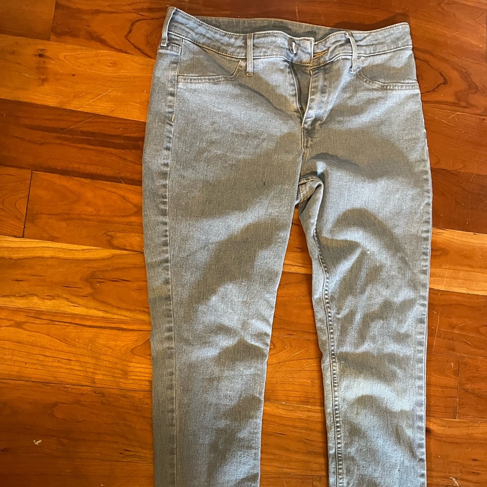 H&M Gray Skinny Jeans with Classic Style